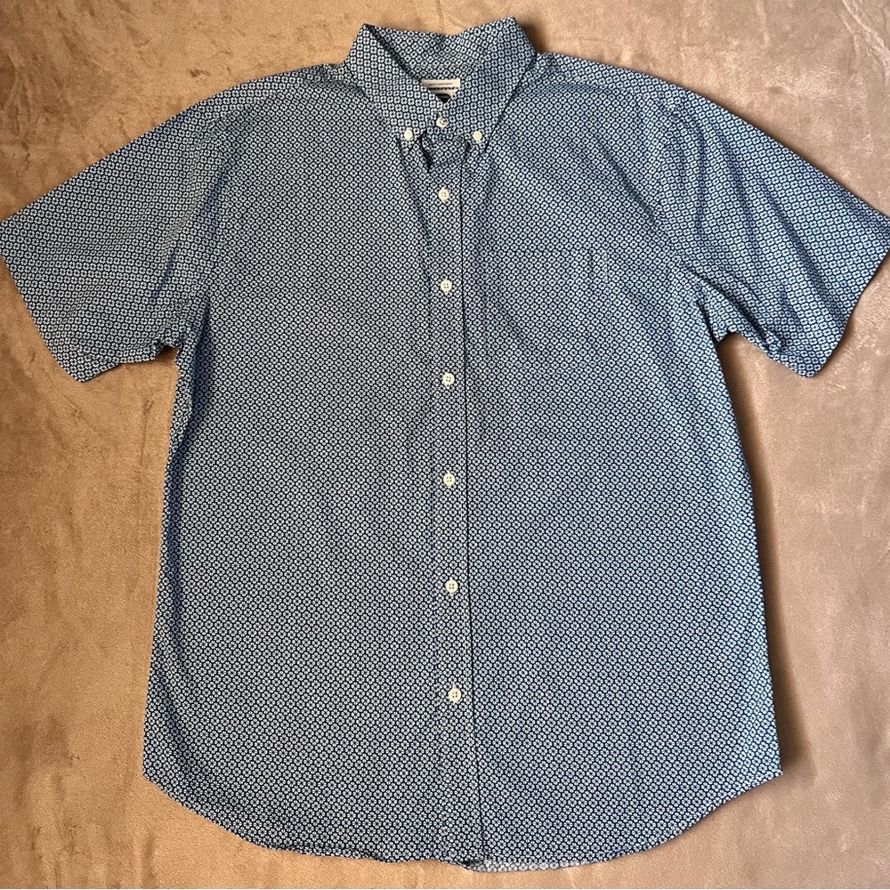 NWOT Men’s Old Navy slim fit short sleeve collar dress shirt - Large